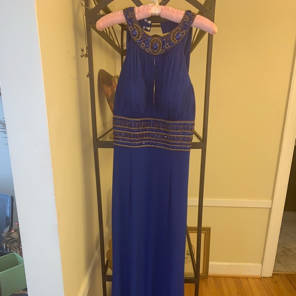 Beautiful floor length evening gown - Picture 1 of 7